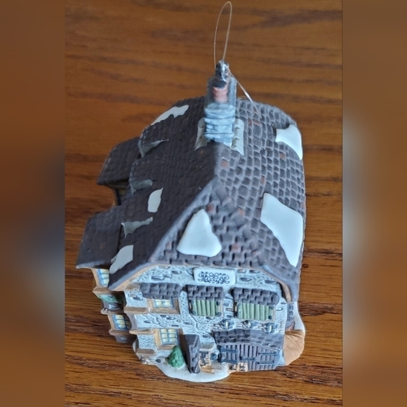 Dept 56 Sir John Falstaff Inn Ornament Collectors Edition 1995 - Picture 2 of 7